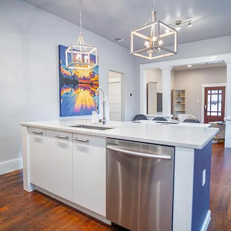 Chic Downtown Farmhouse With Garden And Bbq Grill San Antonio Exterior photo