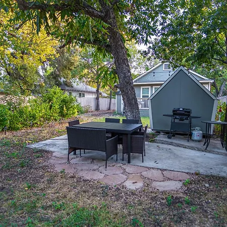Chic Downtown Farmhouse With Garden And Bbq Grill San Antonio Exterior photo