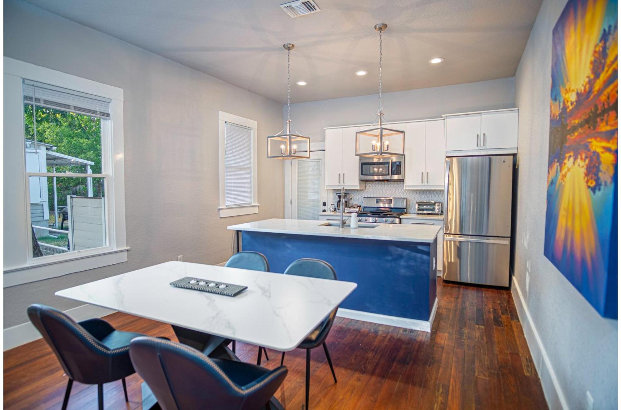 Chic Downtown With Garden And Bbq Grill